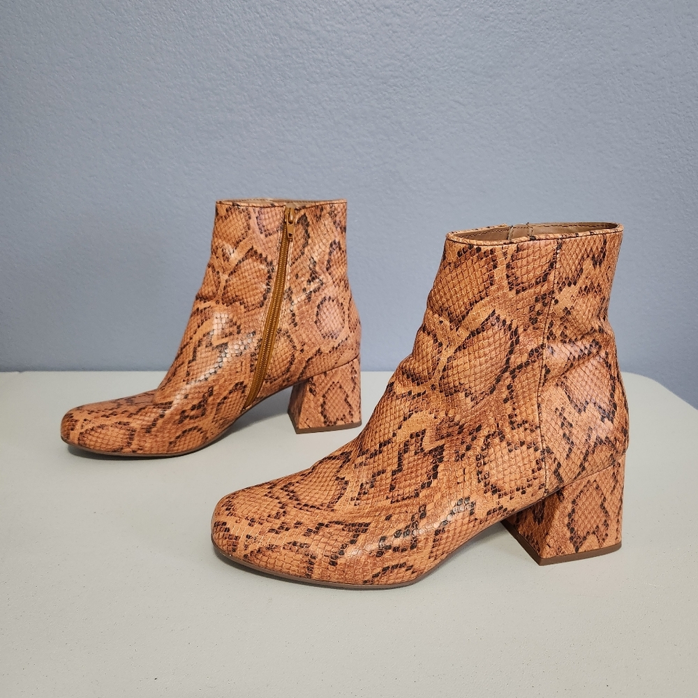 Steve Madden Davist Block Heel Tan Snake Print Ankle Boots Booties Women's 10M.